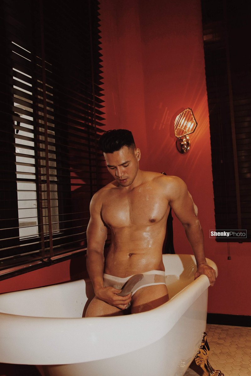 Male Hottie tweet media