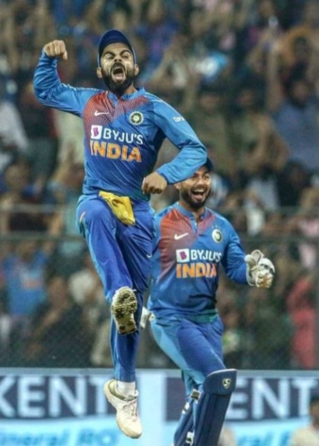 FandOmkar's tweet photo. First rule of cricket :

Don't dare to sledge Virat Kohli.
#KingKohli 👑 

#INDvsWI 
#INDvsWESTIND 
@imVkohli 
#Virat https://t.co/bFqdDFuP8a