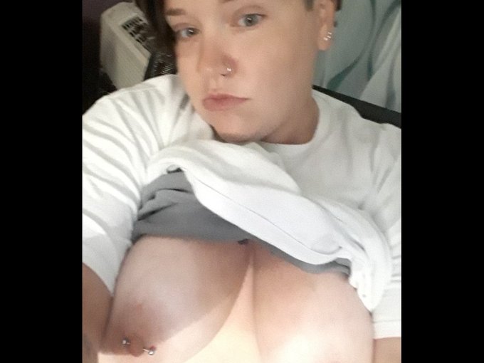 I'm online right now on Skyprivate - pay-per-minute system for Skype live shows. Call me right now in