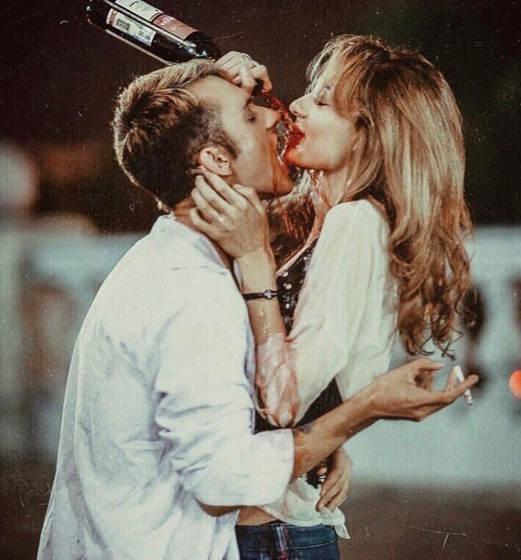 12Dionysos's tweet photo. Şarap ve kadın 🍷 https://t.co/jzWqPJgqtL