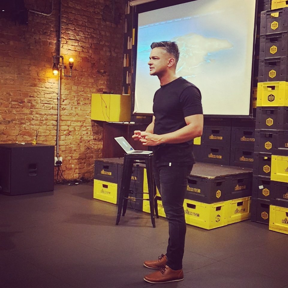 Our founder Dr. Riyad Domingo was recently invited to speak at the #HalfPintofScience event in Cape Town.⁣He spoke about the future of #additivemanufacturing far beyond plastic and metal and what it signifies for sport, health and food.
#3D4D #4IR #Bioprinting #ThoughtLeader
⁣