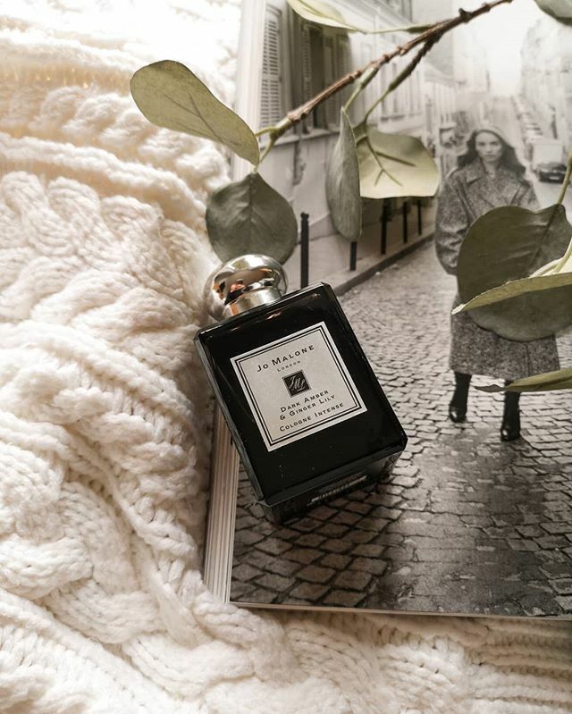 The ultimate winter fragrance: warm, woody, a little sweet and a lot lovely 😍. Or, as I like to call it 'Autumn, but make it sexy'. ... P. S Don't forget to vote. There are no excuses. ... #frangrancelover #beautyshelfie #beautyaddict #luxurybeauty #luxuryfragrance #jomalone…