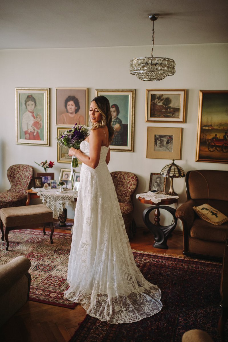 Something vintage, something beautiful!
#dearestmoments #wedding #destinationwedding #djuricweddings #bride #specialday #weddinginspo #weddingdresses #brides #minimalbride #chicbride #realwedding #octoberwedding #belgrade #fallwedding #beograd