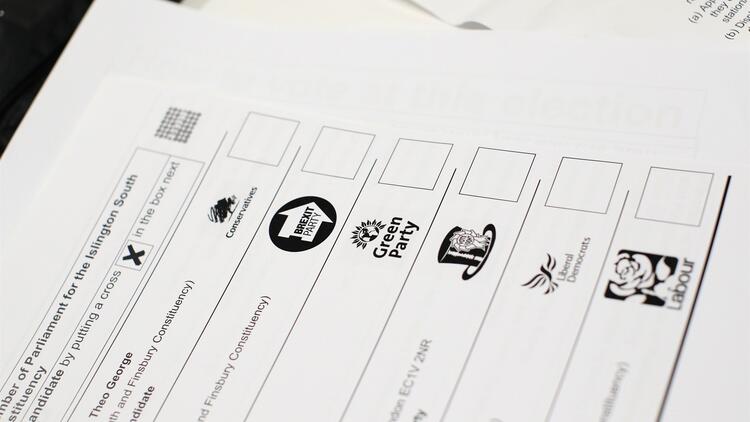 İngiltere erken seçim için sandık başında hry.yt/wvyho