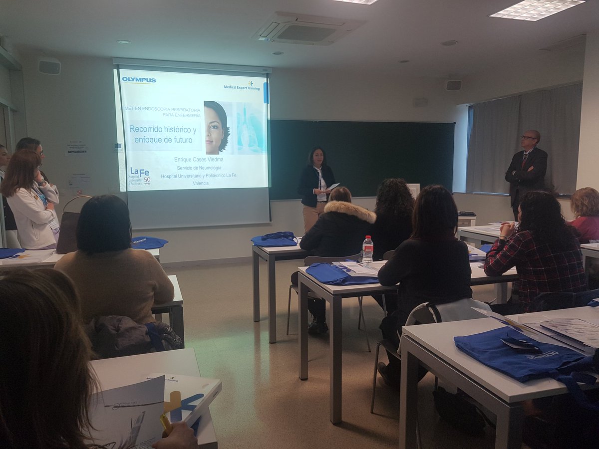 RosarioMenend12's tweet photo. Curso para enfermer@s en endoscopia respiratoria. Gran iniciativa docente necesaria. Equipo del Dr. Cases @RosarioMenend12 @HospitalLaFe  @IISLaFe @SeparRespira @EnfermeriaSepar https://t.co/zCQ7cQhLvi