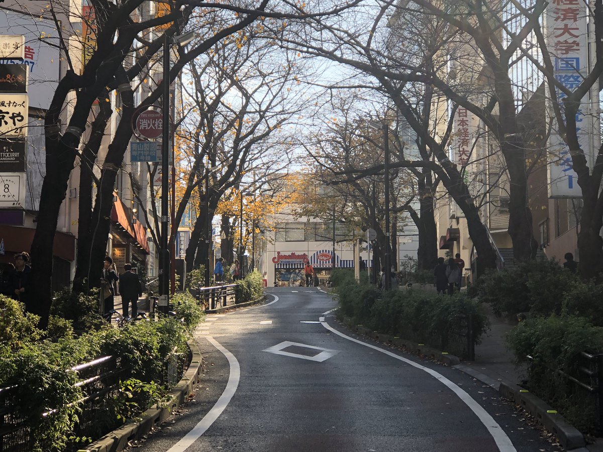 Common is the design manual chicane, rare is its real-world application. Here’s one <a href="/atgmiami/">Tony Garcia</a> and I came upon today in Tokyo...