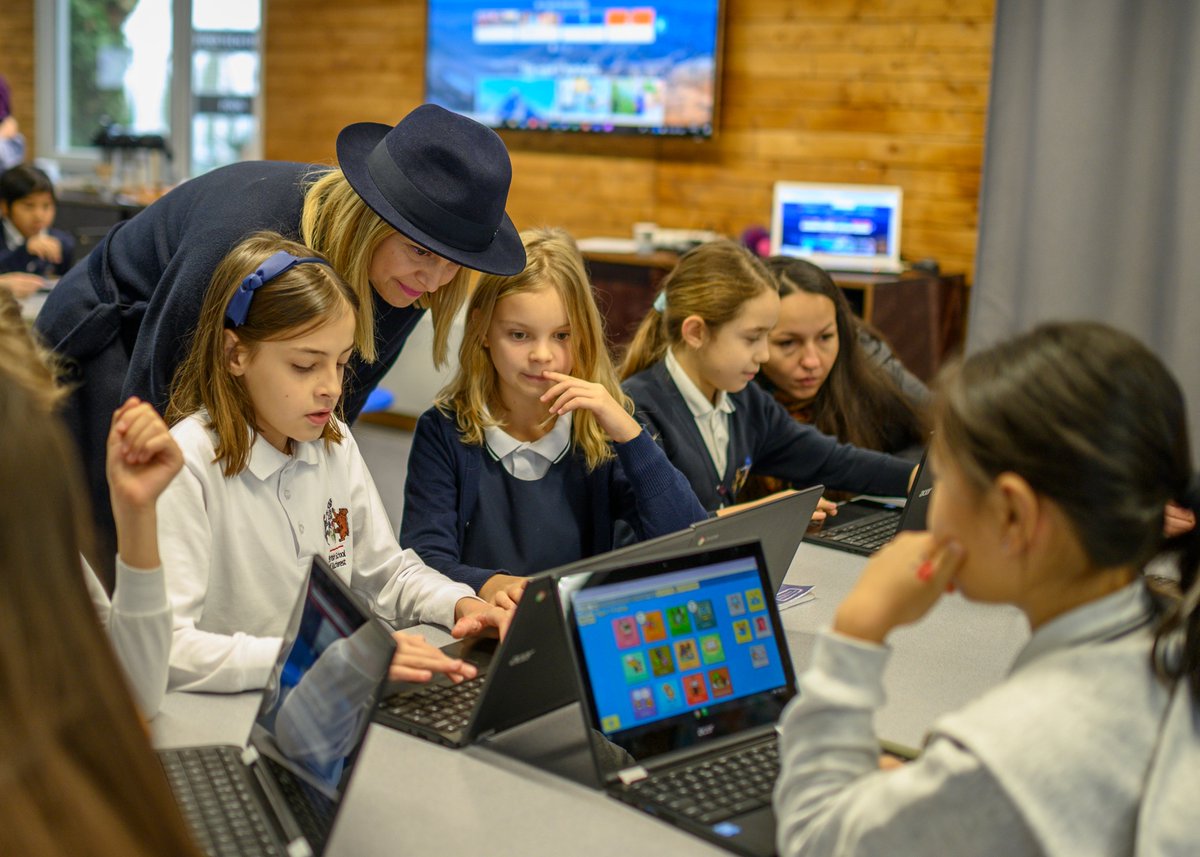 britishschoolro's tweet photo. BSB, together with the FBSB, organise regular parent workshops that are meant to create a strong community in which the students can grow and develop harmoniously. 
#BSB #FBSB #Workshop #PupilDevelopment https://t.co/V7oi87DCFS