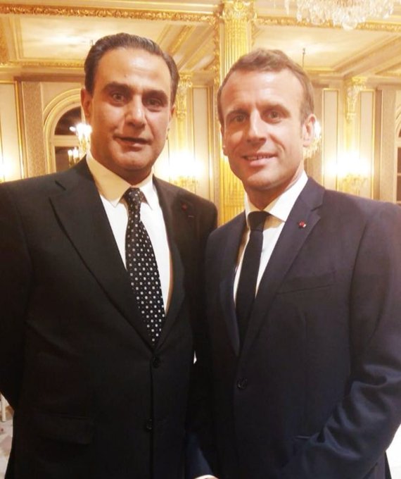 Macron en photo à côté d'une figure de l'ultra-droite ELkvJqlXUAAoAj8?format=jpg&name=small