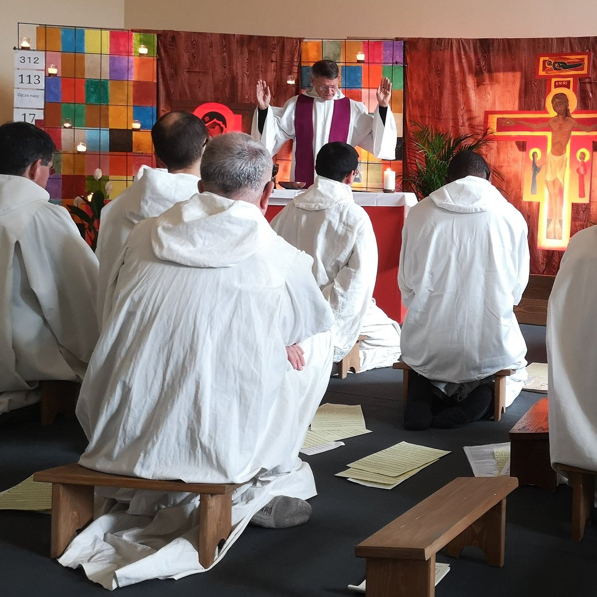 GoscWroclawski's tweet photo. Msza św. w Centrum Przygotowań do #EuropejskieSpotkanieMłodych @taize
#taize @taizepolska #msza #mszaświęta #wroclove #modlitwa #liturgia #ESM2019 https://t.co/lpbFYP1d0P