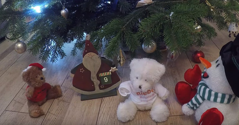 On #ThrowbackThursday hark back to the 80s and #stopmotionanimation for some #festivefun with the #Riebears and the toppling of #FatherChristmas on the ninth day of #Christmas😂- #electionescape #12daysofchristmas #advent #christmasfun #ChristmasCheer 
youtube.com/watch?v=A_DcV1…