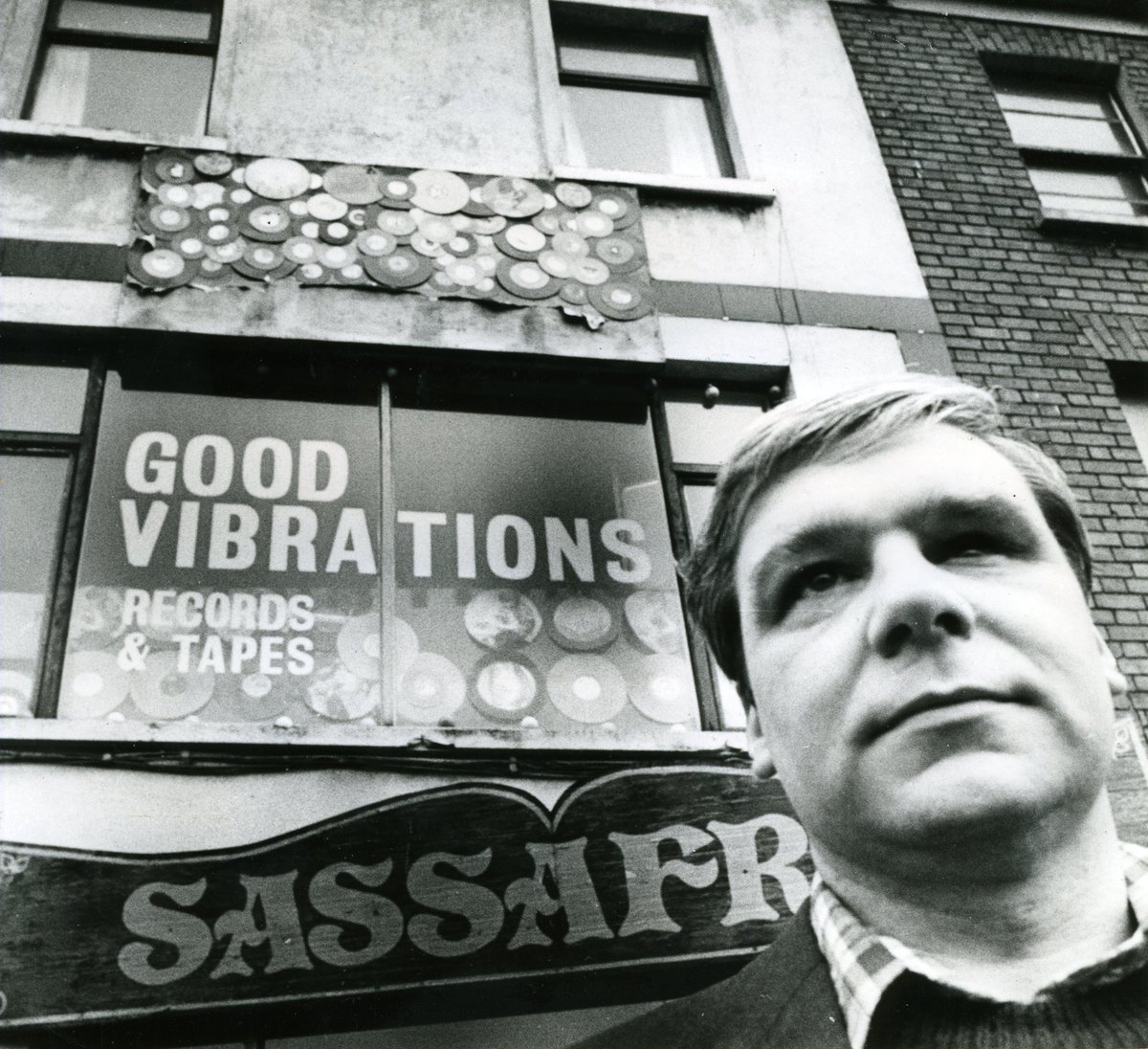 I_W_M's tweet photo. "I decided: Right, if they’re gonna kill me, I’m going to do something I really want to do, I’m going to set up a record shop."
Discover the story of Terri Hooley and punk in 1970s Belfast: https://t.co/c04IIfN4RR #RebelSounds #CultureUnderAttack
© Alastair Graham https://t.co/ekTLbtoN96