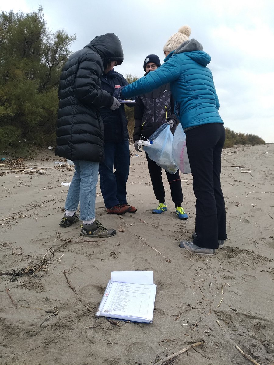 t-ELIKA (@t_elika_srl) on Twitter photo #beachlitter #monitoring today on the #Venice littoral in #pellestrina #Training #highschool #Students #CitizenScience #plasticpollution #education #oceanliteracy <a href="/martina_bocci/">Martina Bocci</a> #beachlitter #monitoring today on the #Venice littoral in #pellestrina #Training #highschool #Students #CitizenScience #plasticpollution #education #oceanliteracy <a href="/martina_bocci/">Martina Bocci</a>
