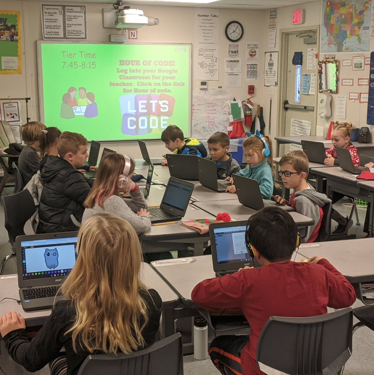 BusbeeAnn's tweet image. 3rd Grade loves Hour of Code!  Creating some pretty fantastic things and learning! Thank you @NJSmithEDU for the resources! @BakerElem #HourOfCode #Prospercodes #3rdRoom226A