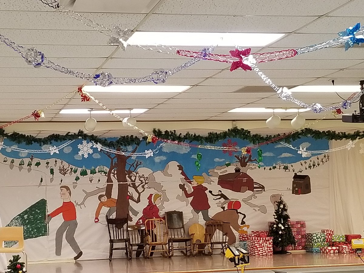 JasonCo98501160's tweet photo. Ellerslie Elementary is looking very festive as we prepare for our annual concerts.  All murals were painted by students.  #GoEAGLES #CELEBRATE https://t.co/yoPdLYnOIw