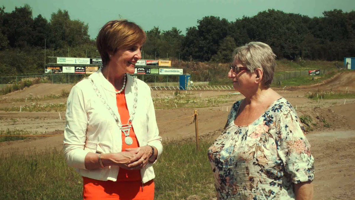 TanteRikie's tweet photo. Ik heb zoveel toffe mensen ontmoet tijdens mijn leven als festivaldirectrice van de Zwarte Cross: de meiden van Pussy Riot, Jort Kelder, Sanne Hans, Annette Bronsvoort, Jeffrey Herlings… Wie heb jij ontmoet op de Zwarte Cross en is nog steeds een dierbare van je? #vertelme https://t.co/xVqeCV15f8