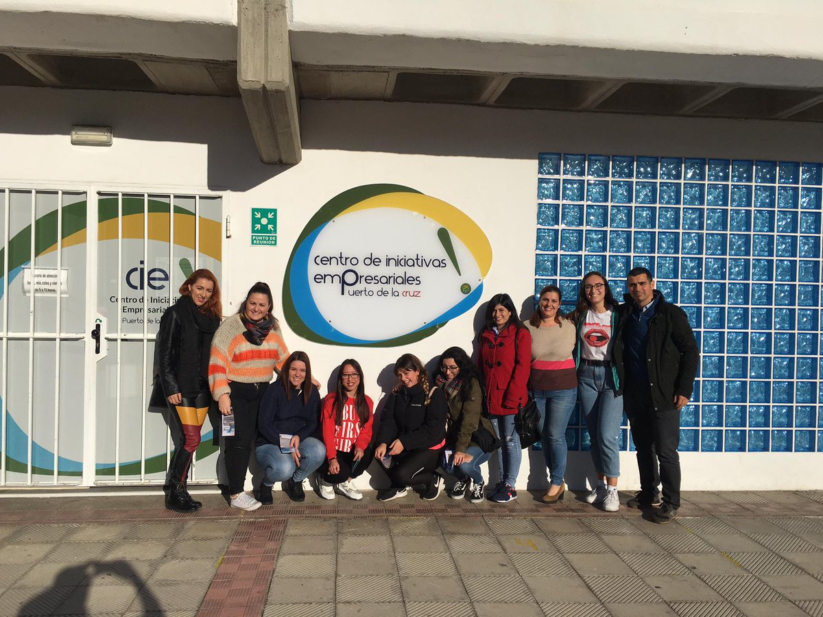 Visita al Centro de Iniciativas Empresariales de Puerto de la Cruz con las alumnas de los ciclos de peluquería y estética.