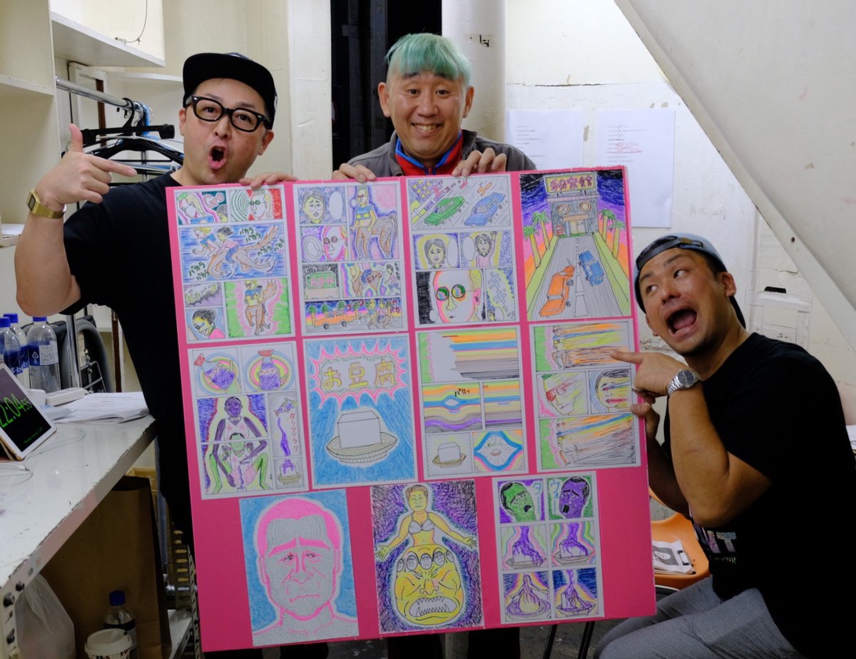 JOINTJAPAN2019's tweet photo. #エンタメJOINT ではお馴染みになりつつある #芸人アート ！！

文字通り「芸人さんが絵(アート)を描いてくれる」企画です！

その場で描いてくれたりもするので、推しのアイドルさんの似顔絵をリクエストして、アイドルさんにプレゼントする方も(^^)

それにしても画力がすごいっ！！！ https://t.co/Kcw5q00n68