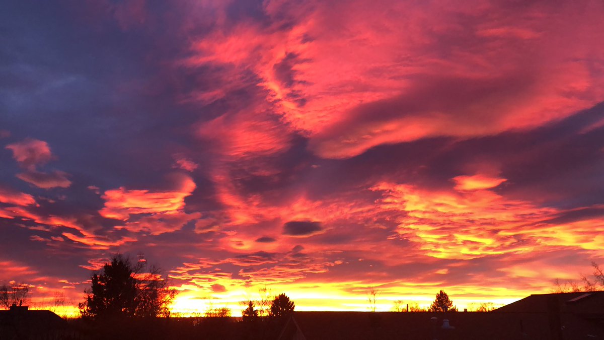 matt_lehner's tweet photo. Quite the sunrise today there, Colorado. https://t.co/Sjrf3xkZ4h