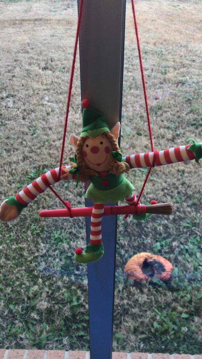 stephenieismith's tweet photo. The wrong and right way to swing 😊#AWPlay https://t.co/HDeWtVYybN