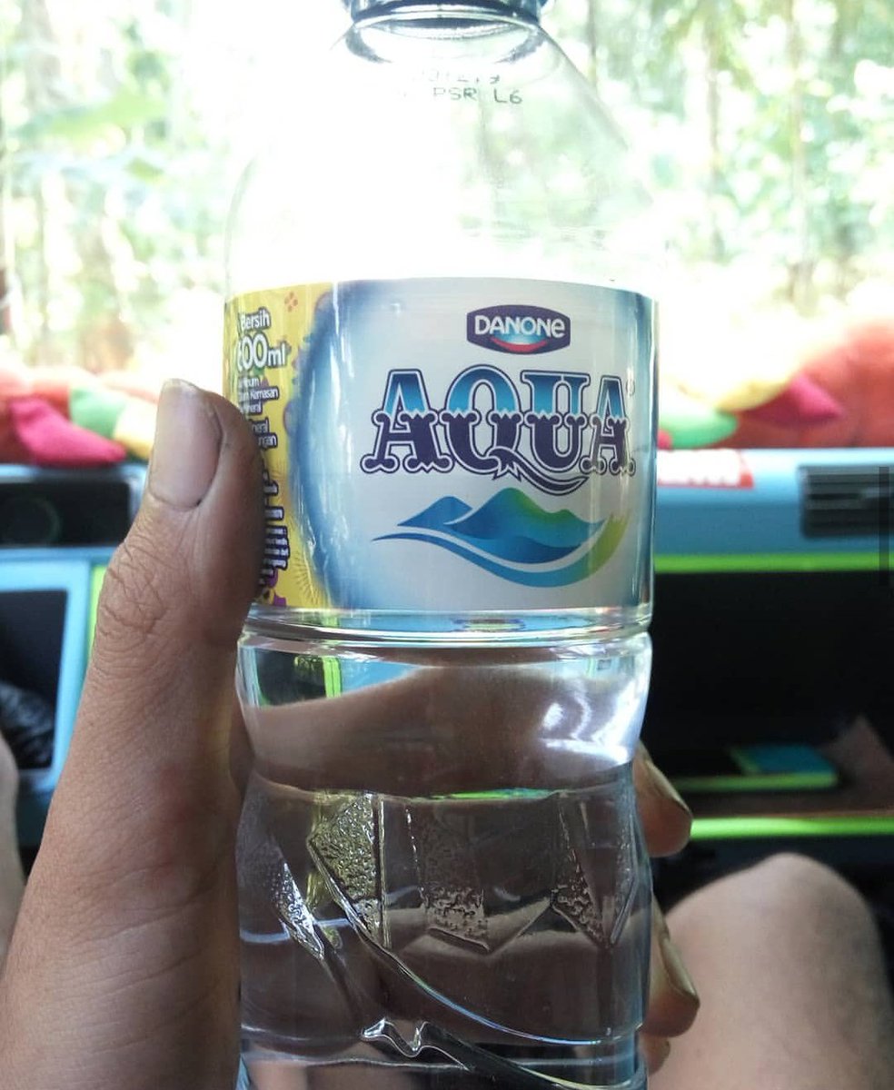 Laki itu yg tanggannya kapalan terus keliatan burik pas di fotoin 😃 kalo putih bersih alus kan 🤣🤣