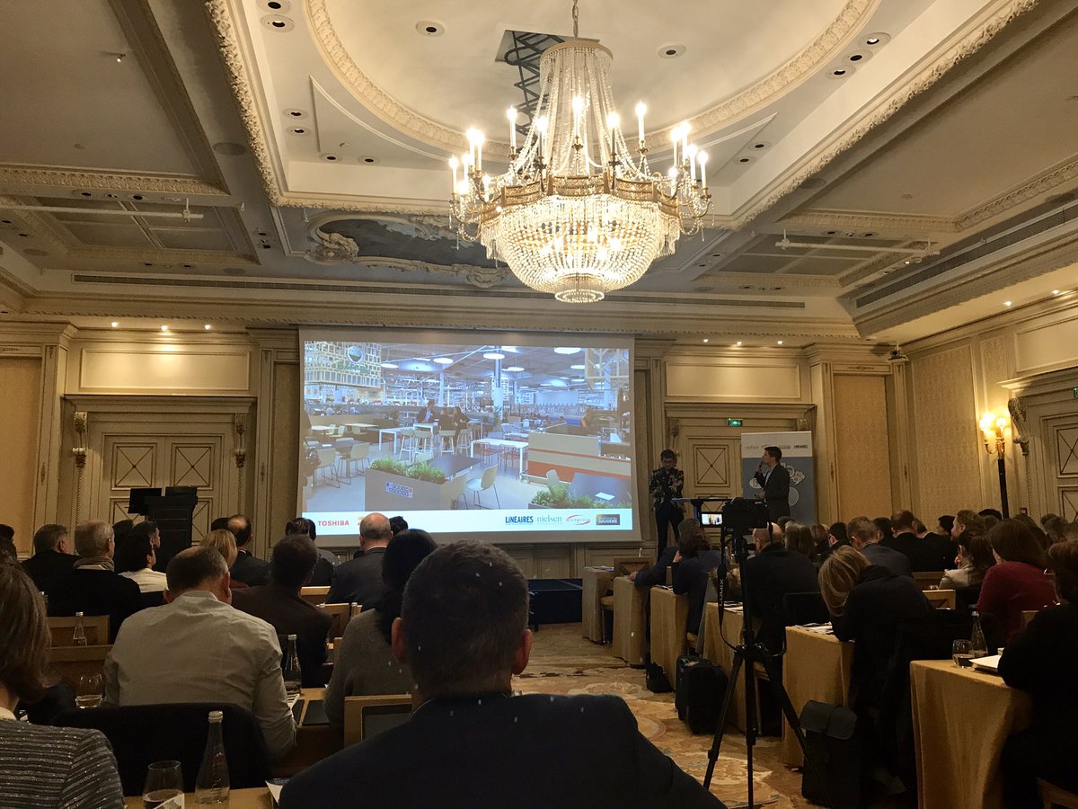 RetailExecForum's tweet image. Jacques Bertin, rédacteur en chef du  magazine @LINEAIRES nous présente les immanquables de l’année avec Olivier @Dauvers70. Avez-vous déjà entendu parlé dés magasins Exito ?!