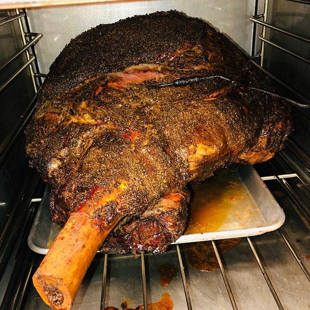 Shhhhhhh. Be berry berry quite.. someone is still sleeping after a long night in the smoker..#certfiedangusbeef #certifiedangusbeefbrand #beefshank #bbq #smokedmeat #pigoutsundays #howtobbqright ift.tt/2LKaORy