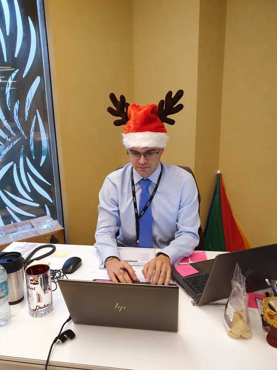 IanThurston_Edu's tweet photo. I take my job very seriously . . . #smileatwork https://t.co/rguMOwEpWL