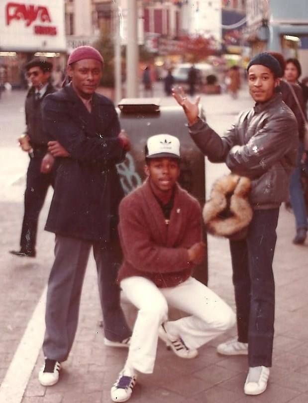 DrinkSolaPop's tweet photo. Downtown Brooklyn (1980s). Fulton Street was a popular hangout spot for teens at the time. Still is. Albee Square Mall was the place to be. Photographs by Jamel Shabazz. https://t.co/Kj6CYg0FYl