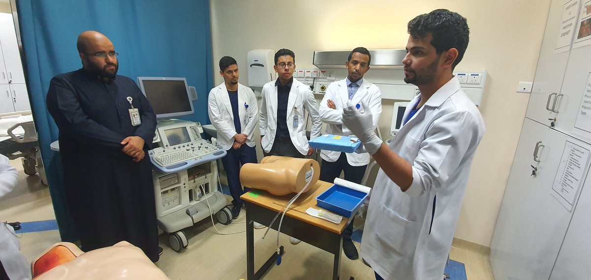 alsulaimankh's tweet image. First session #simulationlab @NGHA for Clinical Pharmacy Residents/Interns-Critical Care rotation.
Many thanks for Mr. Omar alzumai (RT spec.), Mr. Faisel (RT spec.), Dr. Alawi (ICU consultant), Dr. Abdulrahman (ICU resident) for simulation, virtual reality, educational session.