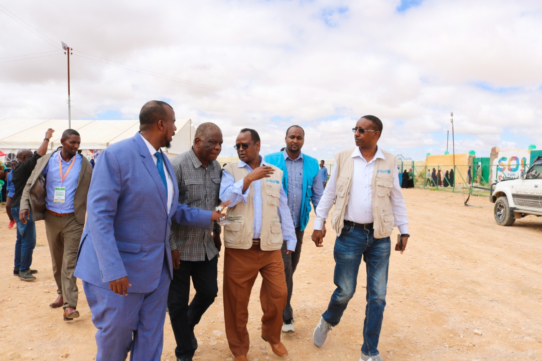 IamDahabo's tweet photo. Director of Steadfast Voluntary organization @SVO_LocalORG Mr Abdikariim welcoming the guest of honors @LasAnodbookfair #LIBF2019 #Day3 https://t.co/ZTW8sVBHxT