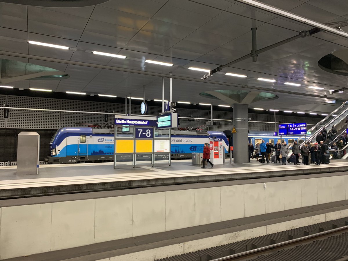 swlines's tweet photo. While at Berlin Hbf, I also saw a Czechtron and a PKP Intercity EuroSprinter. #trainsarecool #BER2BOH https://t.co/k1MxkN9d0k