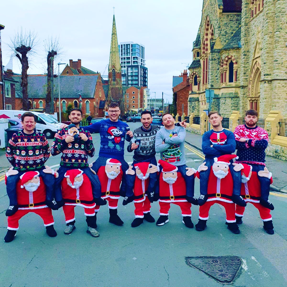 AndyMcCarthy24's tweet photo. Wish we were doing it all again this weekend. Late post but what a weekend in reading with this crew last weekend #12pubs #wherespablo https://t.co/yfUqZQyuKV