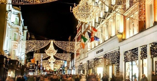tcdglobal's tweet photo. Day Seven - "You know it's Christmas at Trinity when you see the magnificent Christmas lights all the way down Grafton Street and shop windows filled with sparkling holiday displays." What are you excited for over the winter break? #TCD12days #StudyAtTrinity🎄☃️@TCDGlobalRoom https://t.co/ynDaGEWckO