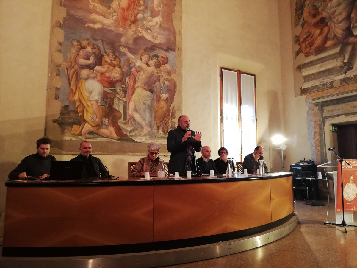 legcoopsociali's tweet photo. #manifestocooperativo Il vicepresidente Alberto Alberani @Bebo1959 presenta i panel di confronto con le esperienze delle coop sociali #infanzia #adolescenza #diritti #12Dicembre https://t.co/KiNgGVzEUU