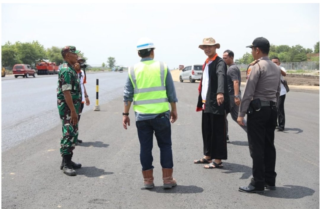 ganjarpranowo's tweet photo. Ini bandara ngloram- Cepu. Insha Allah runway selesai akhir tahun ini- panjang 1200m. cc @HumasBlora @kemenhub151 https://t.co/0HNenP6dzX