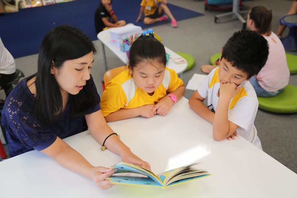 AveryUdagawa's tweet photo. "Anyone who raises a multilingual child . . . you are really quite special." @HelenWangLondon at #AFCC2019 #12DaysofTwitter #ISBangkok Day 9 https://t.co/D7B5CIjdG0 https://t.co/3WqNFvMZSg