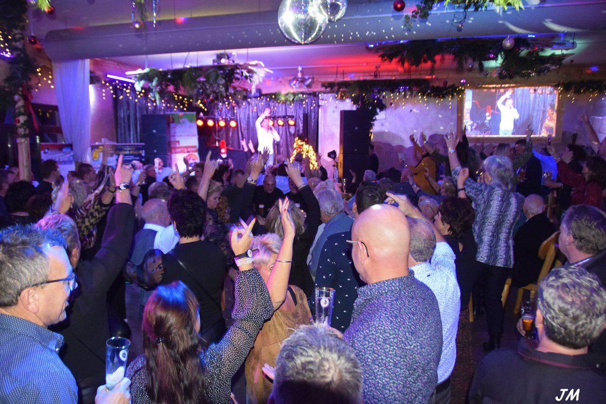 De foto's van de zeer gezellige Kerstreis met <a href="/schuurmansrene/">rene schuurmans</a> naar <a href="/DerBrabander/">Hotel der Brabander</a> in Winterberg met <a href="/FP2000Events/">FP2000 Events</a> staan in 2 mappen in mijn fotoalbum jeanne-mathijssen.magix.net