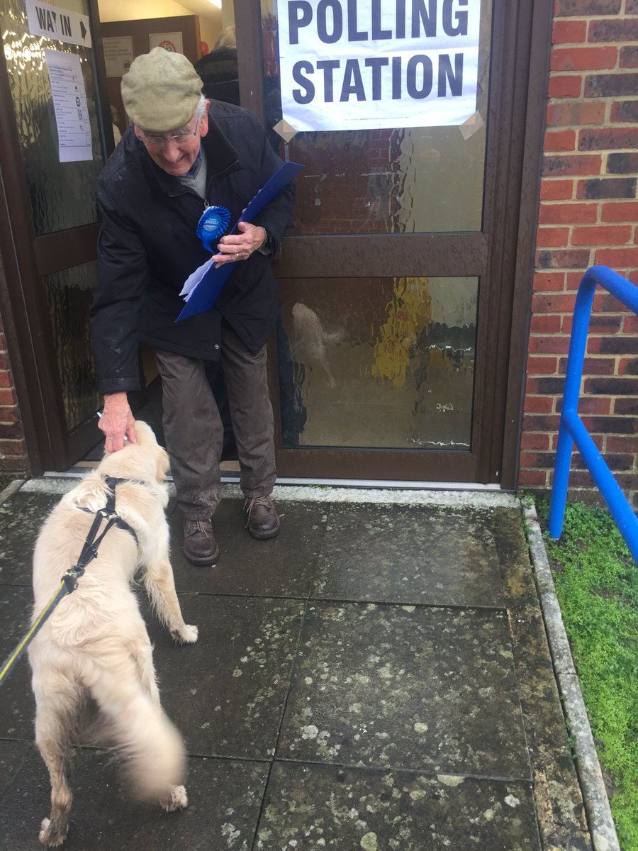 sibirro's tweet photo. https://t.co/9ZC23NDYRc

luna loves to meet people https://t.co/g5anqdgS6a