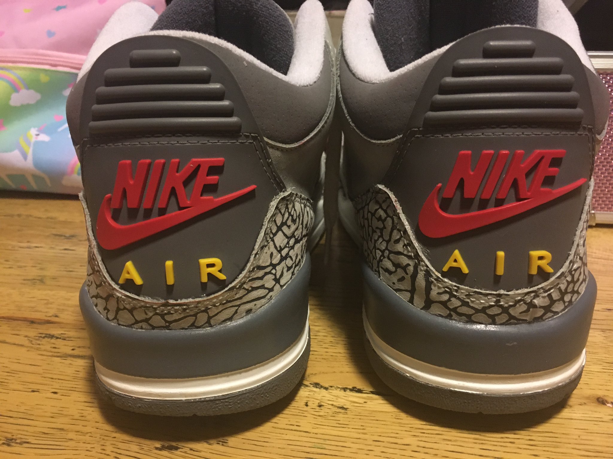 Chris Simpson on X Cool grey 3 heel tab swap. The CG3s are notorious for splitting and cracking and thank goodness jaysocologist has awesome tabs to keeps these rocking jordan kicks jordanrestoration