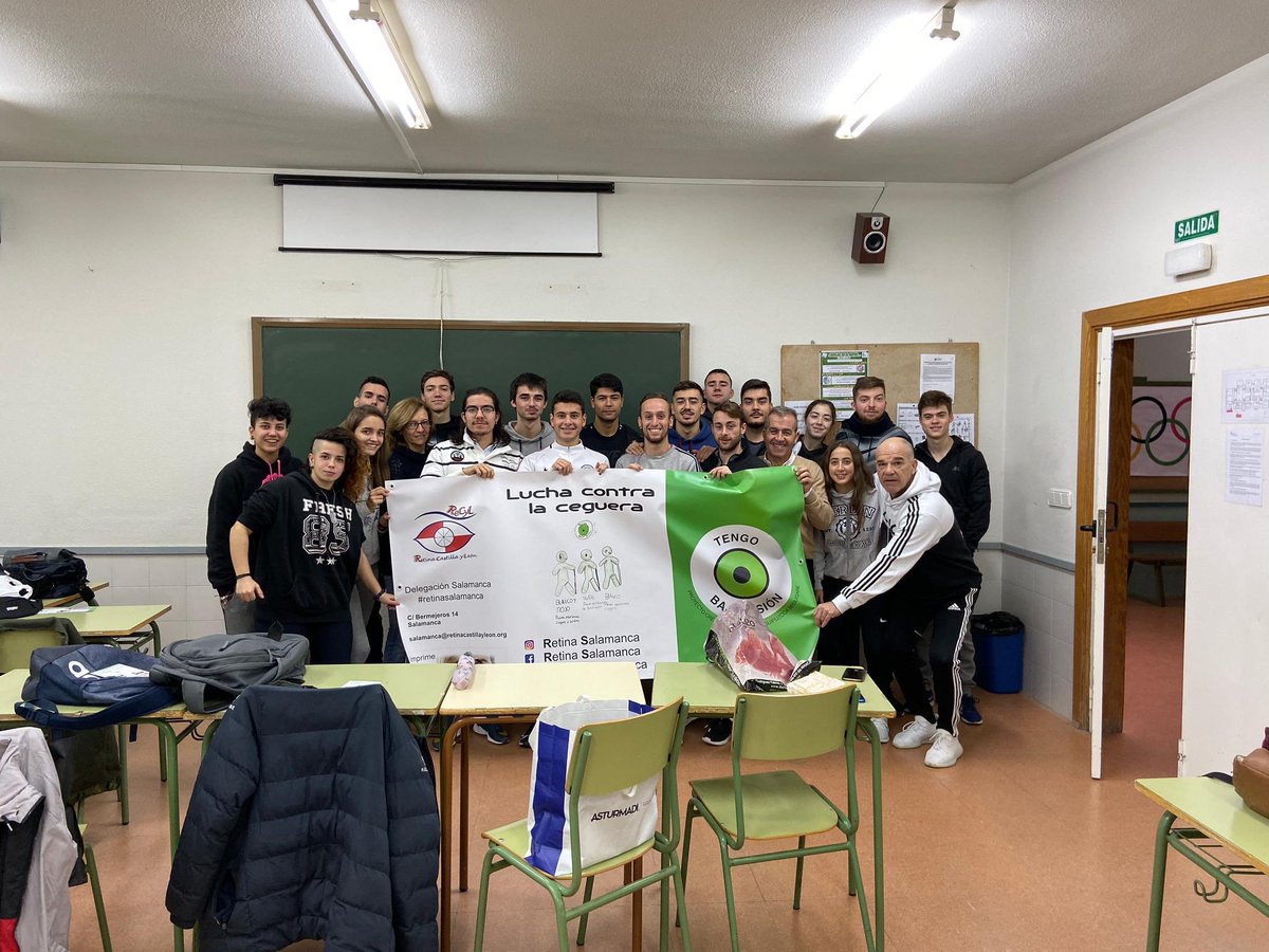 IES_Mateo's tweet photo. Hoy en @IES_Mateo trabajamos la Inclusion con la actividad: Práctica con baja visión @educacyl #education #CentrosEducacyl #TSEAD https://t.co/JHssj4xSqT