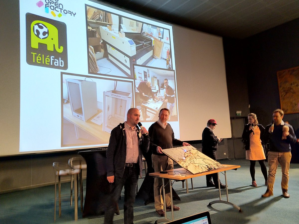 CampusMer's tweet photo. 7e pitch Ocean Hackathon avec l'équipe locale de Brest et sa carte augmentée SMAUG. Un sens de la mise en scène certaine. https://t.co/l4401cEnBp