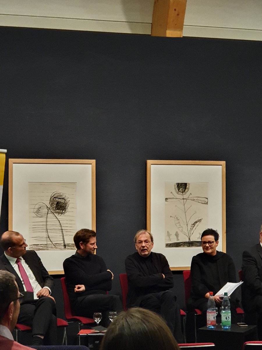 "Über 90% der Einträge ins Gästebuch der #leitausstellung sind positiv", staunt Hajo Cornel (Projektleitung). Teilweise sehr humorvoll, wie der Eintrag "War schon toll, dieser Heinrich Heine" zeigt.