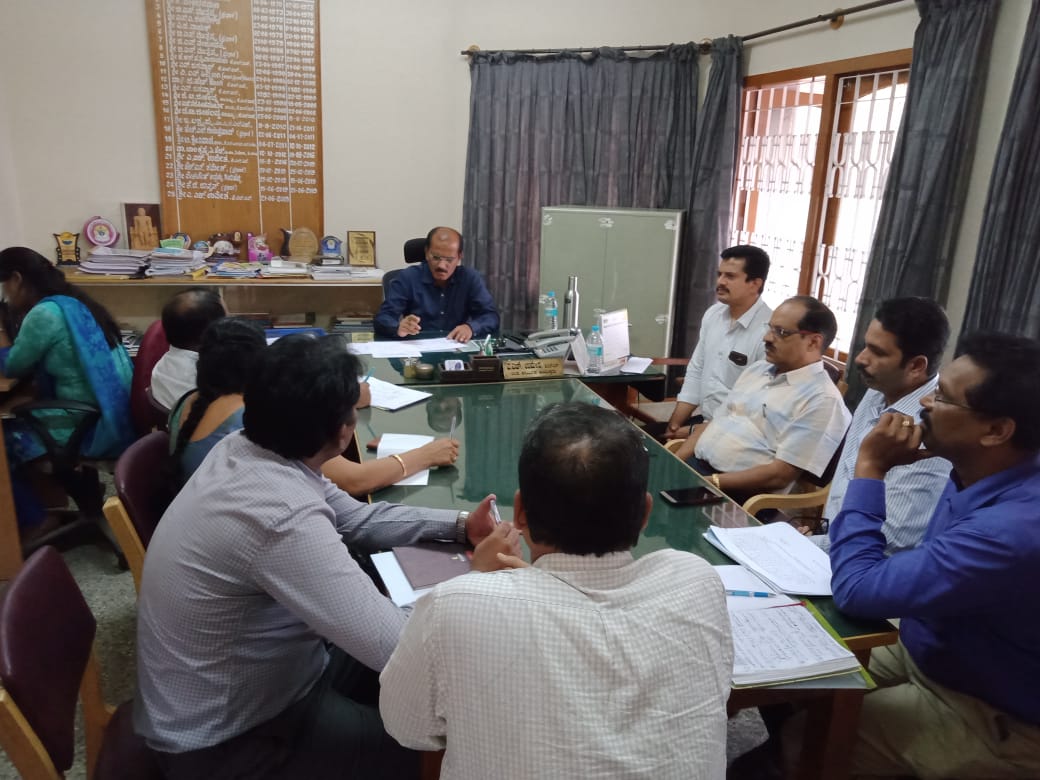 SeniorLabour's tweet photo. Performance Afraisal Of Inspectors and Officers Meeting in the presidentialship of Deputy Labour Commissioner, Hassan Region, Hassan. https://t.co/hTNGfXYcyA