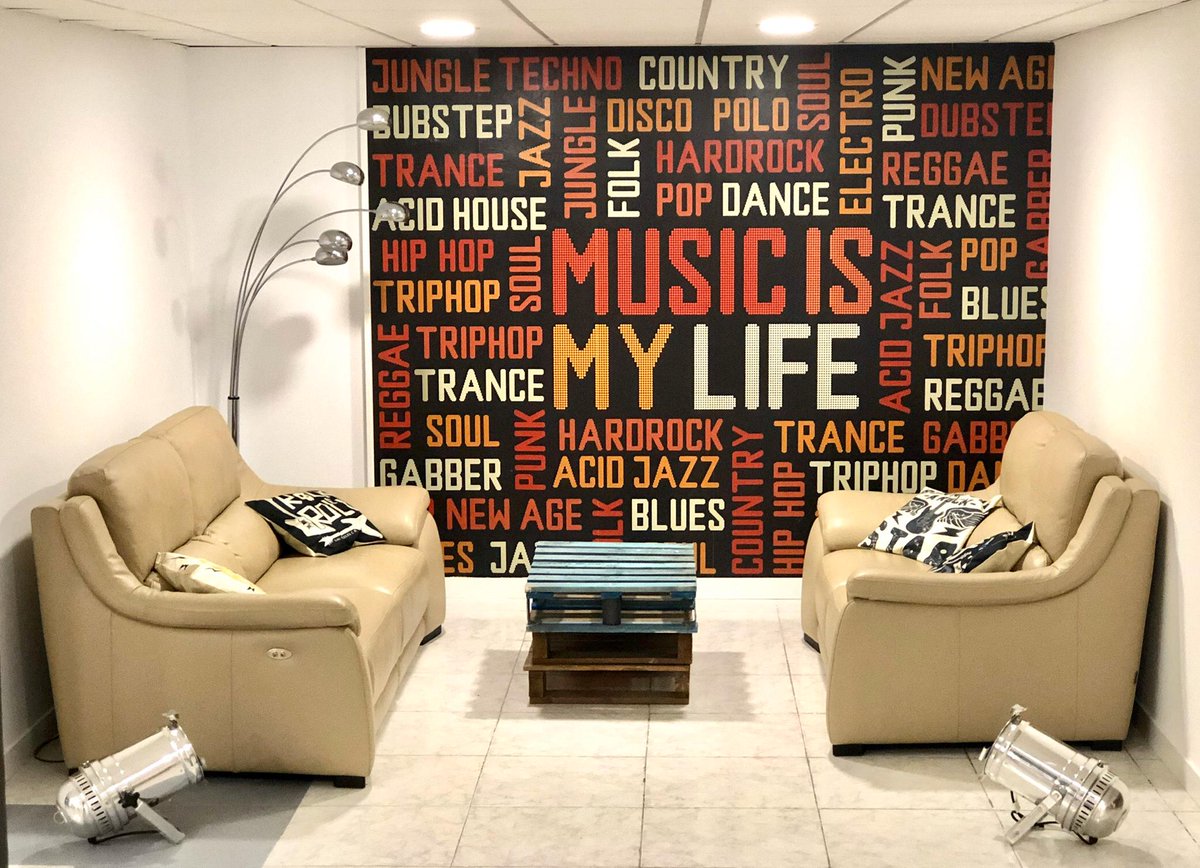 ¡Aún no termina el año! ¡Todavía nos quedan conciertos! 😁 Pero empezando a hacer repaso, una de las cosas más bonitas de este #2019 en Ara Music ha sido ¡¡estrenar nuestras #oficinas!! 🤗