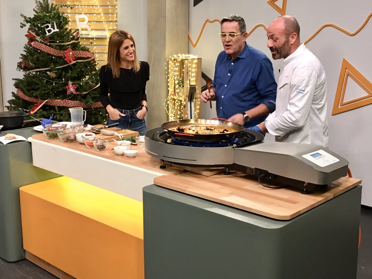 L’ARRÒS DELS DIJOUS 🥘 | Sergi Escolà , xef i propietari del Restaurant El Casinet (@CASINET2012) del Vendrell, i creador del Mimcook, ens prepara una paella de pop, cansalada de coll a baixa temperatura, amb botifarra del perol i trompetes de la mort