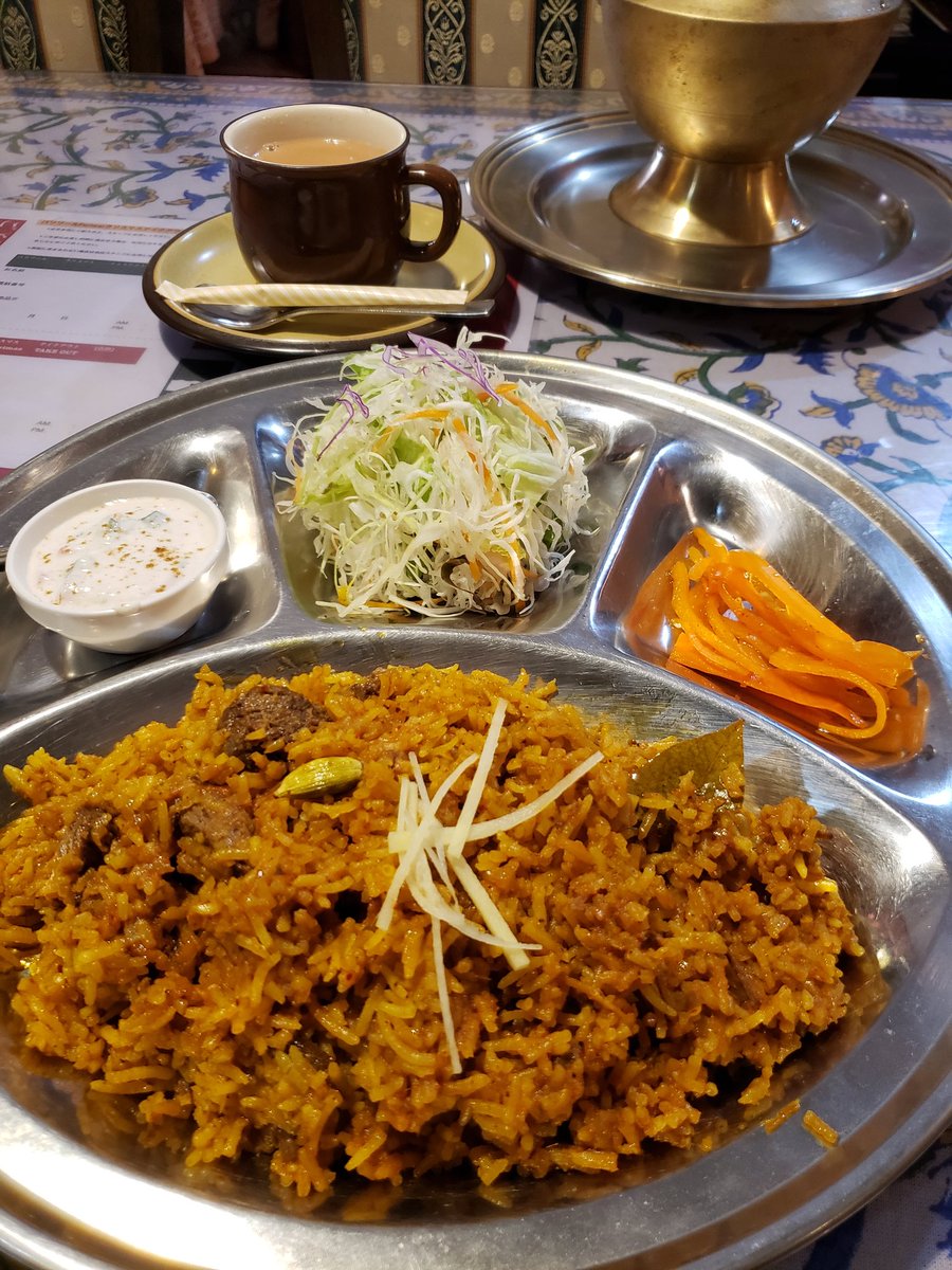 尾張旭 おいしい紅茶の店
インドレストラン パリワール
本格的インドカレーのランチが人気
今日は完全に中のヒトの好み😅で
マトンのビリヤニ ランチ❤
撮影しようと一緒にホットチャイ頼んだけど辛口にホットは、かなりアッツイ😝🔥
#尾張旭 #おいしい紅茶の店