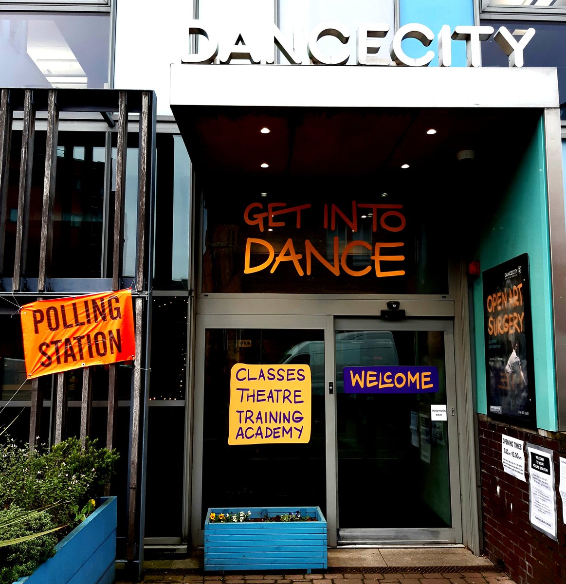 Fionaoconnor28's tweet photo. Working at @dancecity today and love that its doubling ad a Polling Station. Please remember to vote today #GE2109 #FreelanceLife https://t.co/yat16EggnS