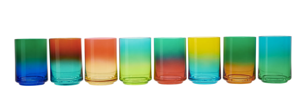 We have created a gallery with a selection of multichromatic design objects to amaze your loved ones. 
manintown.com/holiday-gifts-…

#design #lateralobjects #christmas