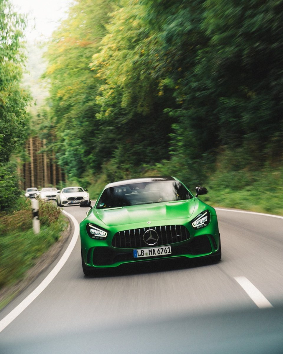 MercedesAMG's tweet photo. Handmade music and handmade engines! Singer and songwriter @MattSimons gave us a very intimate performance here in Affalterbach following a tour of our manufacturing facility and a guided drive with our AMG Driving Academy. Check out some of the moments in this gallery! https://t.co/upapdSOB3y