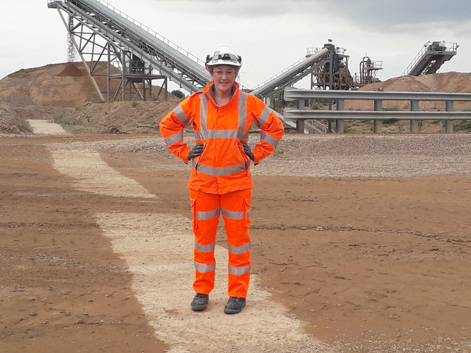 hd_materialsUK's tweet photo. Get the skills and experience you need to make a real difference through our graduate programme https://t.co/2HX03wbI3I #HansonGrads #gradjobs #careers #cementyourfuture https://t.co/WtctkDQcWO